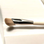 Concealer Brush #16 — Precision Blending